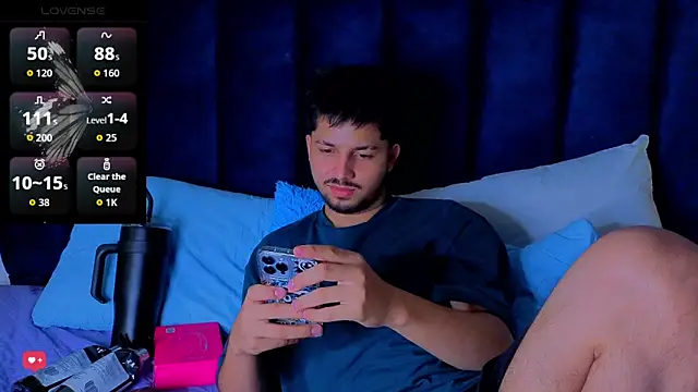 Issac_james_ লাইভ XXX চ্যাট