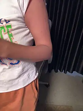 Lucky_Flora Chat XXX in diretta