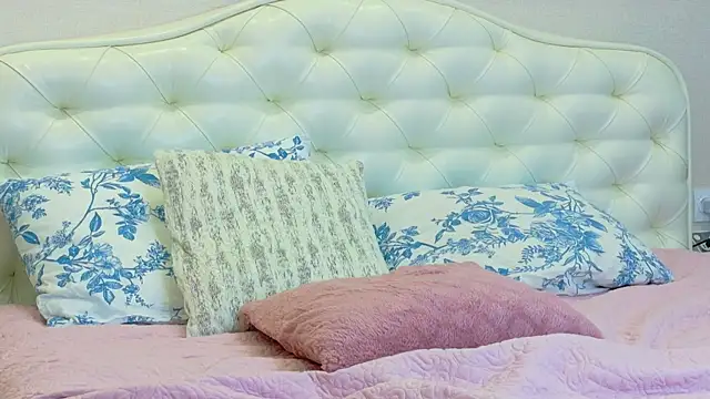 LadySweetWife's Webcam Show