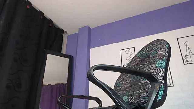 skinny_Yizz's Live XXX Chat