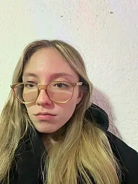 ReenKitty Adlı Modelin Canlı XXX Sohbeti