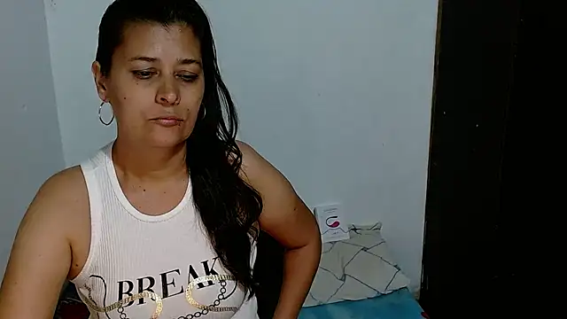 KARYNA_MILF Live XXX Chat