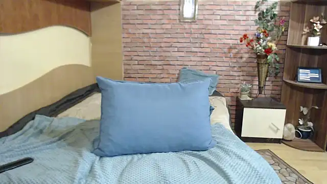 EvelyneFlirtyMilf's Live XXX Chat