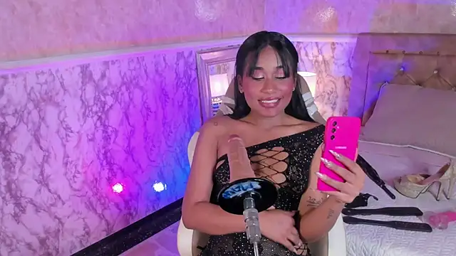 Horny_Brunette_ 现场XXX聊天