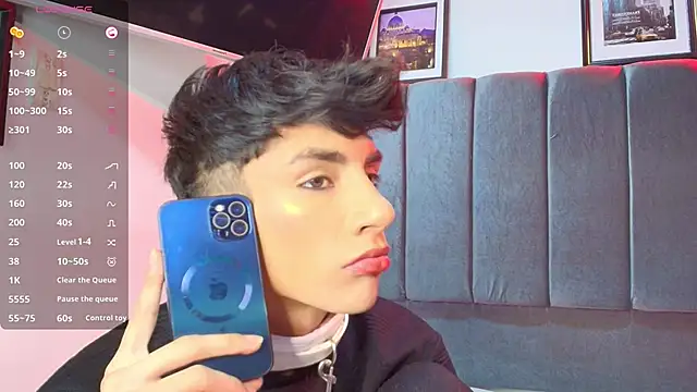 Erick_Velveth: διαδικτυακό σόου στην κάμερα