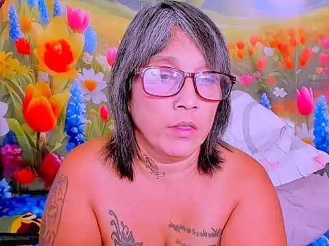 indianroxy's Live XXX Chat