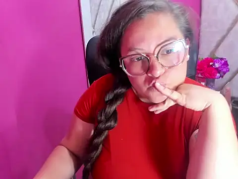 Sarah_Boobs_ Adlı Modelin Canlı XXX Sohbeti