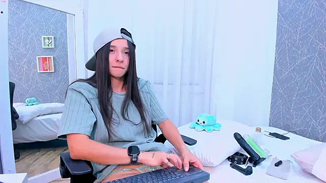 ViictoriiaSaenz 现场XXX聊天