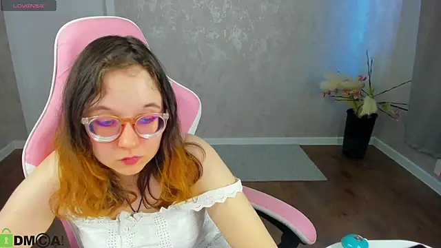 Aleks-caster Adlı Modelin Canlı XXX Sohbeti