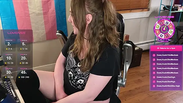 luluvaladon Show in webcam