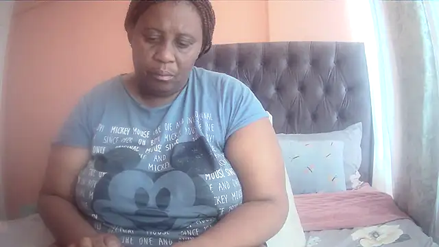 HUGEASSXXXXX – Naživo XXX chat