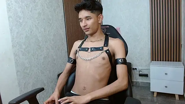 Webkamerová show Blunt_tay