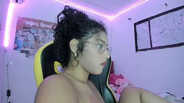 Pokazy przed kamerką – emily_stars1