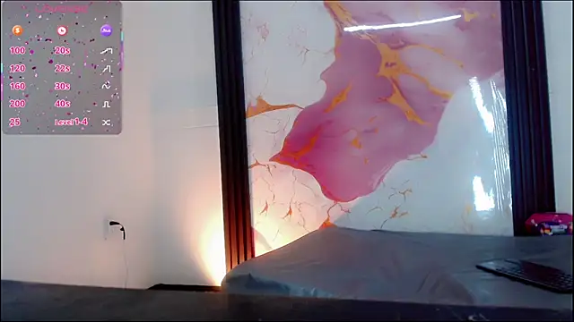 Valeria_Linares: διαδικτυακό σόου στην κάμερα