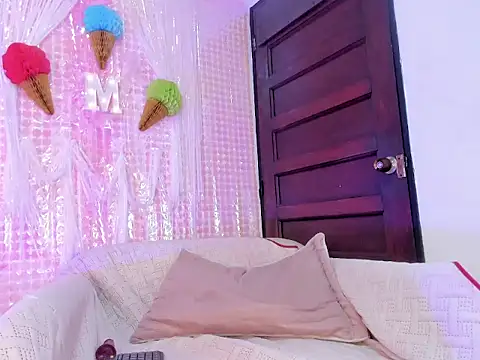 Melody-Joness: διαδικτυακό σόου στην κάμερα