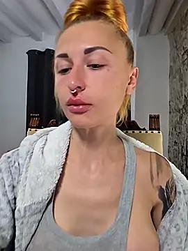 kylie_blck: απευθείας συνομιλία ΧΧΧ