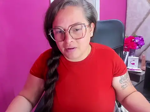 Sarah_Boobs_ Chat XXX in diretta