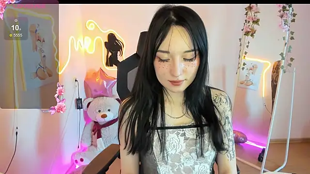 AliceeinWonderlanddd Chat XXX in diretta