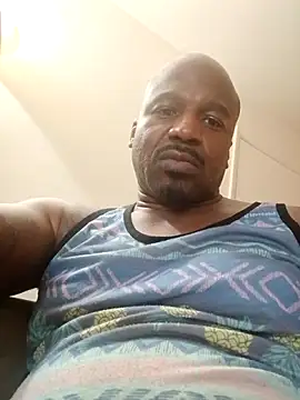 EggplantMonster4 élő XXX-chatje