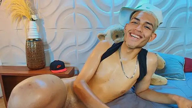 ItsZairen Show in webcam