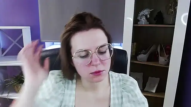 Zoey_Erotic Adlı Modelin Canlı XXX Sohbeti