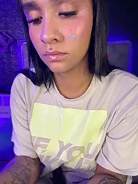 Isabella-Teen: διαδικτυακό σόου στην κάμερα