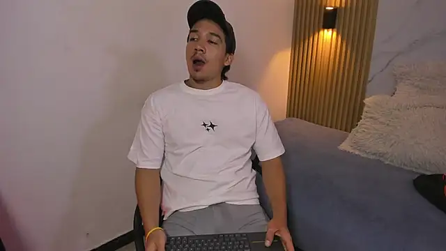 Show modela Otto_Andrew na web-kameri