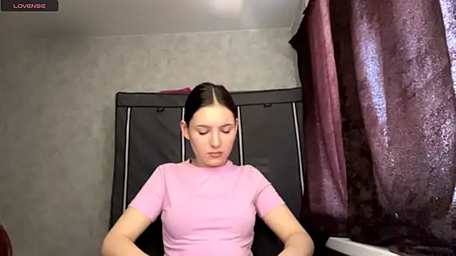 Chatroom XXX en direct de FoxieFlare