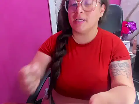 Sarah_Boobs_ Adlı Modelin Canlı XXX Sohbeti