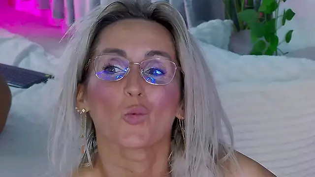 IsabelleEthan's Live XXX Chat