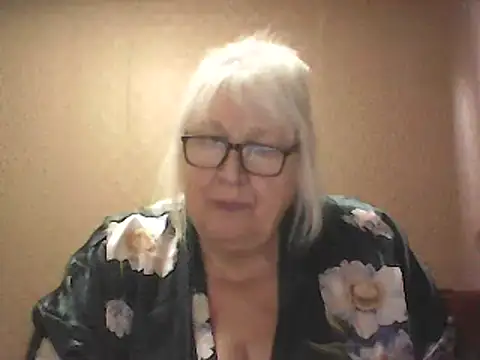 Alexia64231 Adlı Modelin Canlı XXX Sohbeti