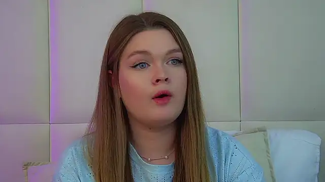 CrystalLyons live XXX chat