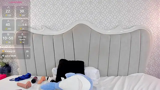 Leah-Moonn Live XXX chat