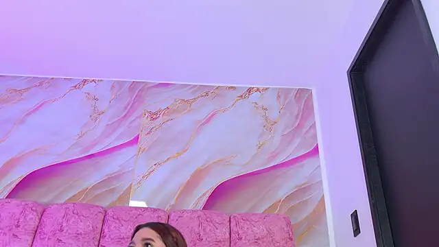 emmacurvy Adlı Modelin Canlı XXX Sohbeti