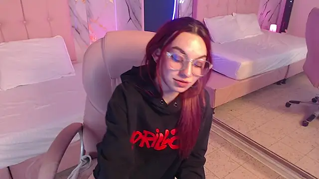 Red_kytty6 Adlı Modelin Canlı XXX Sohbeti