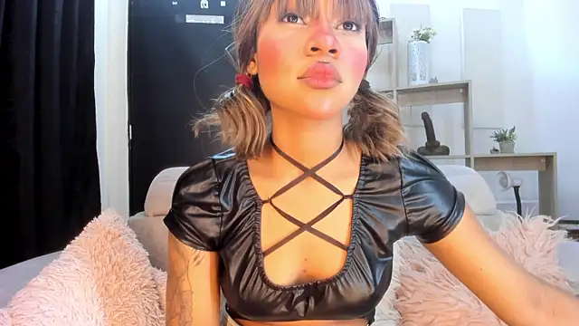 Tylla__ élő XXX-chatje