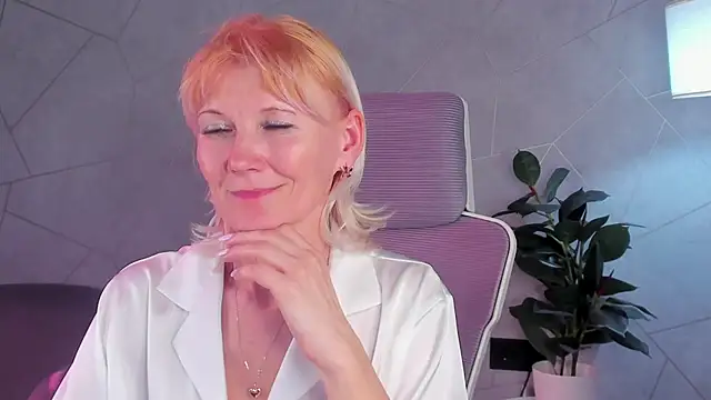 Julie_Lucas Live XXX Chat