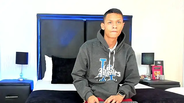 TadeoFostterのライブXXXチャット