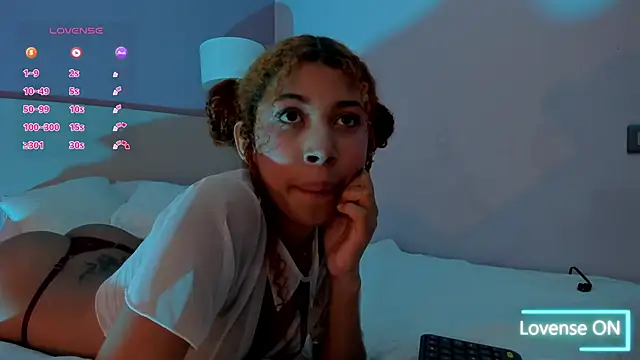 دردشة MeloodyBlair الجنسية المباشرة