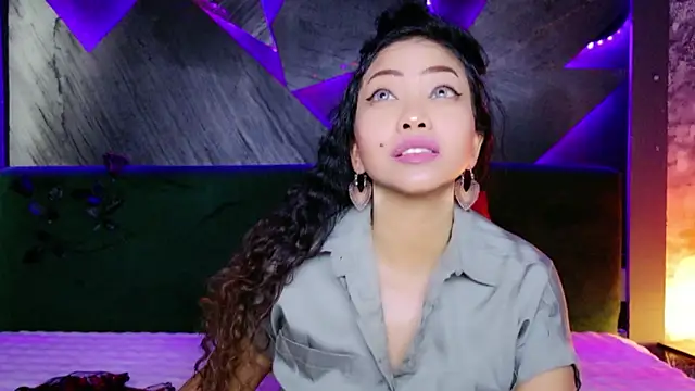 ElyaQuinn's Live XXX Chat