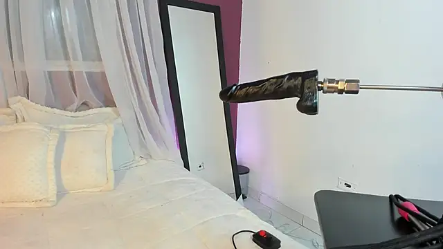 Nicole_Brown1126 Show in webcam