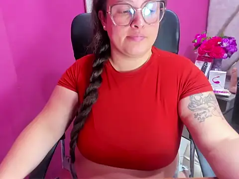 XXX chat uživo modela Sarah_Boobs_