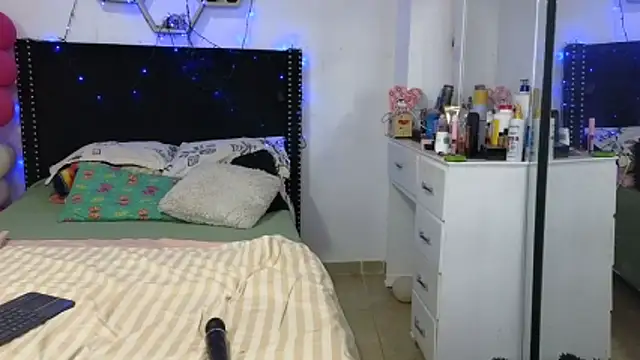 charlotte_077's Live XXX Chat