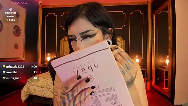 Chat +18 de Kat_VonDe ao vivo