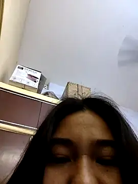 mini27mimi's Webcam Show