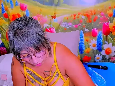 indianroxy's Live XXX Chat