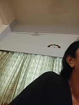 NakedMILFx Chat XXX live