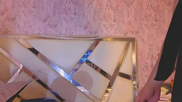 Benny_and_Mark's Live XXX Chat