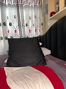 CynnxxxBarb's Webcam Show