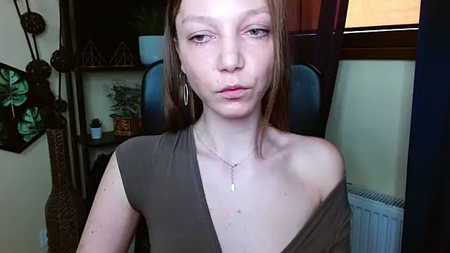 EmillyPlayのライブXXXチャット